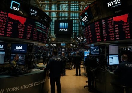 why is the stock market moving today — traders react to CPI inflation data on NYSE floor